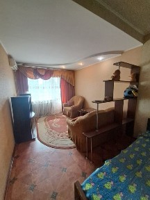 Однокімнатна в нагірній частині міста.