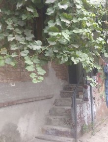 Продам пол дома в центре