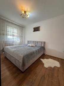 Продаж 3- кімнатної квартири в Мікрорайоні