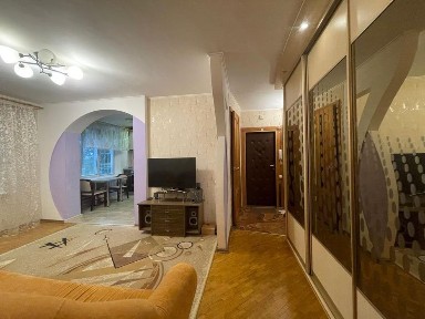 м. Студенческая. Сдам в аренду 3 комн. квартиру