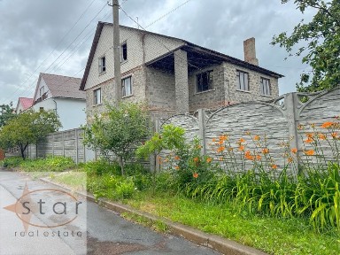 Продаж міцного будинку в Астрі, вул. Славутицька для великої родини