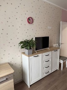 Продається простора євро 2 кімнатна квартира в Ірпені. Дуже хороша комплектація. Державні прогами Можна. Швидкий виїзд до Києва 15хв, поряд набережна