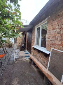 Продаємо будинок біля парку