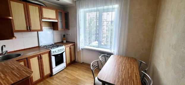 Продаж 3-х к. кв. вул. Новгородська, буд. 5, поруч 5-та дитяча лікарня.