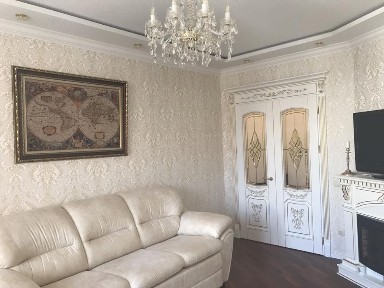 Здається дизайнерська 2к квартира. Поруч центральний парк.
