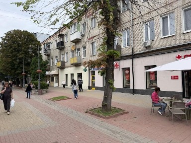 Оренда фасадного приміщення 102 м² на Проскурівській