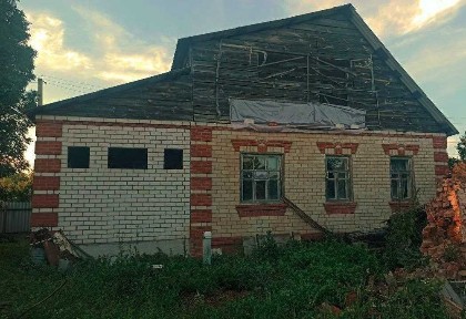 Добротний цегляний будинок під Ваш ремонт у районі тихого центру Дергачів.