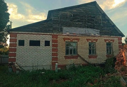 Добротний цегляний будинок під Ваш ремонт у районі тихого центру Дергачів.
