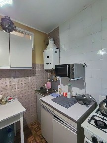 Продається невеличка трикімнатна квартира на масиві. 37500$