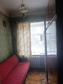 Продається трикімнатна квартира