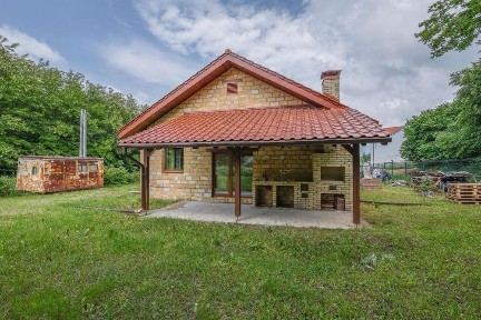 Продаж 1 поверхового будинку з опаленням і ділянкою на 11 соток, 153.2 кв. м, 3 кімнати, на вул. Зарічна 19 • ID 34642288