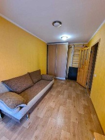 Продам 3к квартиру Роганский Ж\М. Улучшеной планировки. возле Класса