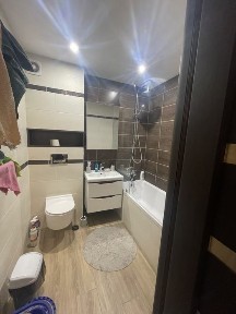 Квартира в новобудові поблизу центру з видом на озеро