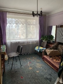 Продається двокімнатна квартира на Героїв Майдану