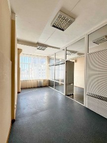 Без комісії офіс 36.8 м2, метро Печерська, центр. Світло є завжди