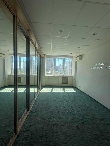 Здам офіс 32,5м2 із санвузлом в Бізнес центрі, вул. Сверстюка, метро Лівобережна 5хв