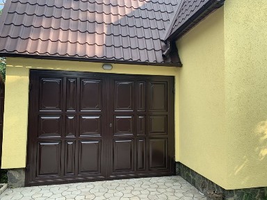 Дача біля річки.