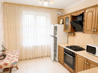 3к квартира, 5хв пішки до метро! 2 поверх. Газ!