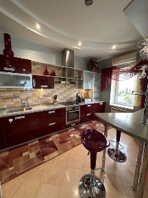 Продаж 4 кім кв в 2 рівнях та гараж 51 м2, центр, паркова зона