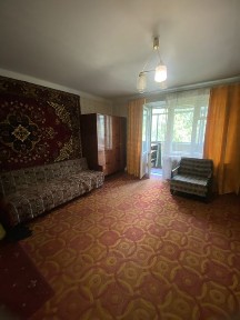 В продажі простора 1 кімнатна квартира ЮТ