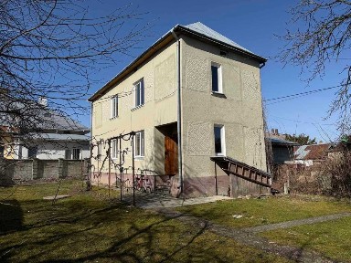 Продаж двоповерхового будинку із земельною ділянкою у м. Самбір!