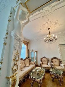 Продаж представницької квартири на вул. Парковій