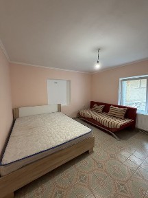 Продається квартира з гаражем та комерцією