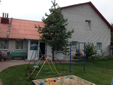 Просторий двоповерховий будинок в курортній зоні біля річки