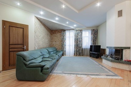 БЕЗ КОМІСІЇ. Продаж 4-кімн. Дарвіна, 3. Липки. Свій паркінг і закрита територія