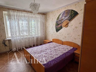 Продам 3-кімнатну квартиру з індивідуальним опаленням в самому ЦЕНТРІ