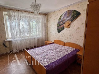 Продам 3-кімнатну квартиру з індивідуальним опаленням в самому ЦЕНТРІ