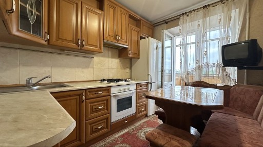 Продаж 3к поруч з центром міста. Міська лікарня