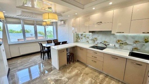 3-кімнатна квартира 130 м² у центрі | Преміум ремонт | Генератор