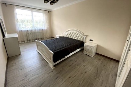 2 кімнатна квартира біля гот. Ужгород