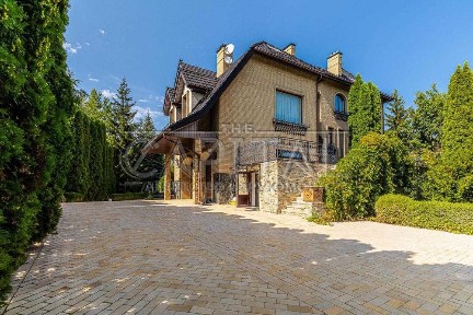 Елітний будинок 950 м² у Козині, КМ «Срібна затока», 40 соток, вихід на воду, басейн, сауна, причал для яхти, гараж
