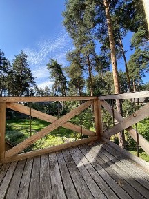 Чудовий приватний будинок з великою зеленою территорією. Антонова