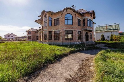 Продажа 2-этажного дома в с. Зазимье, Броварской р-н