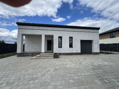 Продаж будинку в Зарічанах