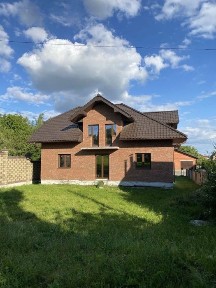 Продаж будинку з підвалом та гаражем в Луцьку