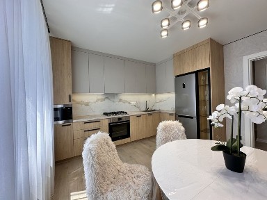 Продам 3 кім. кв з ремонтом в новобудові. Центр