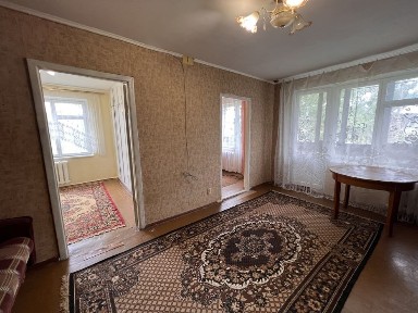 Продаж 3-кімнатної квартири по вул. Космонавтів