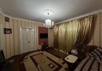 ТОП локація в центрі Дубно під бізнес або просторе житло + гараж!