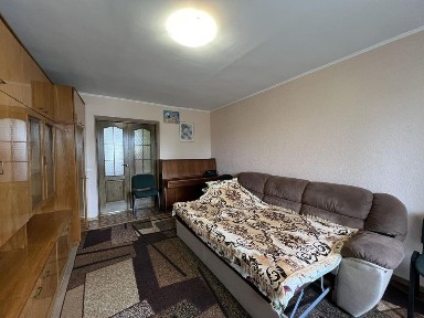 Продається двокімнатна чешка на Покровській