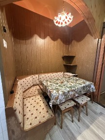 Здається в оренду 2 кім кв. в самому центрі. Біля Білого дому.