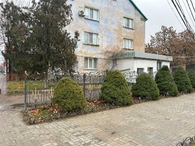 Продаж під комерцію квартири в центрі міста навпроти ринку.