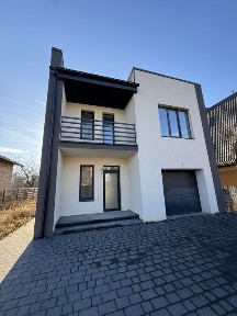 Продається будинок біля озера