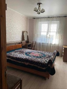 Здається квартира на Романтичній на третьому поверсі.