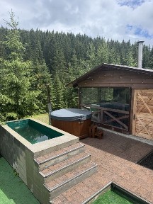 Продаж туристичного комплексу біля озера Синевир