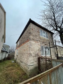 Продається двоповерховий будинок