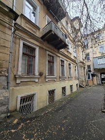 В продаже трёхкомнатная квартира на М. Арнаутской.